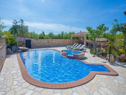 Cozy Apartment In Nova Vas With Swimming Pool