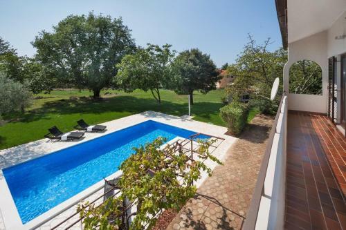 Apartment With Private Pool And Large Garden