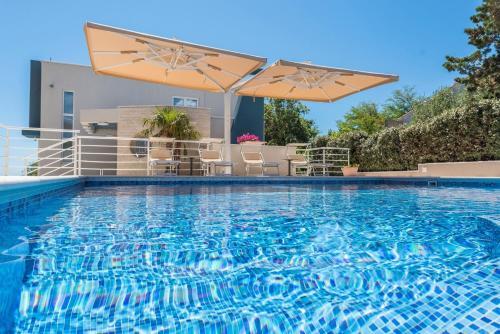 Apartment Petra - With Pool