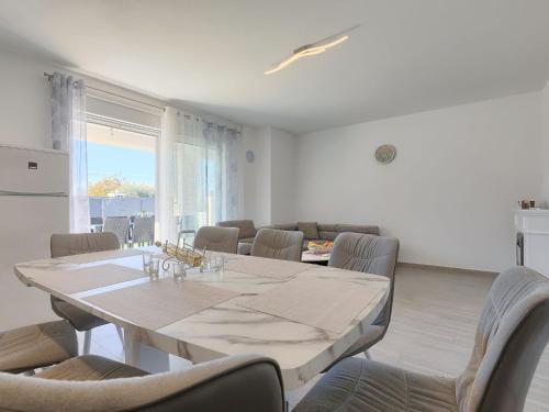 Holiday Home Villa Zirdum