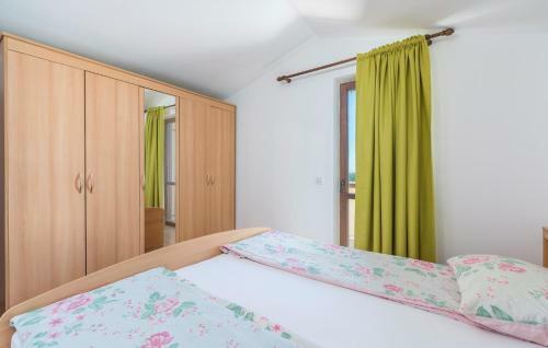 Hostal Apartment Complex Vetrina-shared Pool