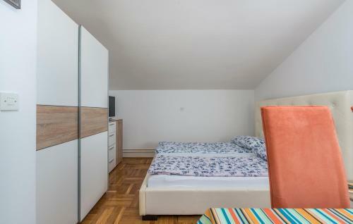 Hostal Apartment Complex Vetrina-shared Pool