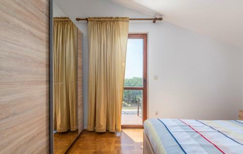 Hostal Apartment Complex Vetrina-shared Pool