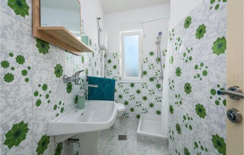 Nice Apartment In Novigrad With 3 Bedrooms