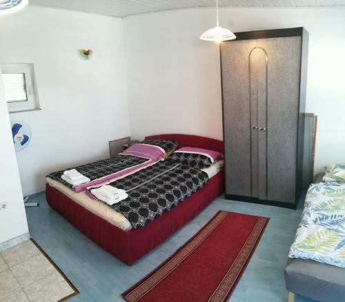 Ross Studio Apartments