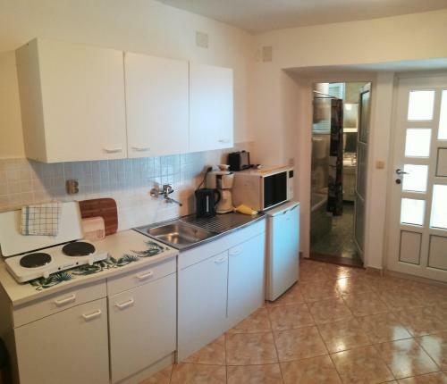 Ross Studio Apartments