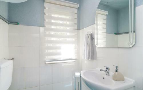 Five-bedroom Holiday Home In Obrovac Sinjski