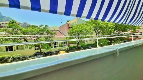 Town Center Apartment With Balcony