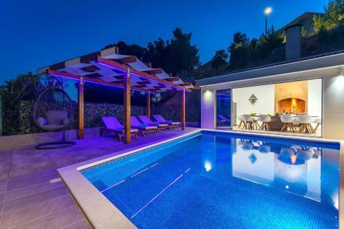 Villa Matan - Only 200m From The Sandy Beaches, Private 28m2 Pool