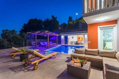 Villa Matan - Only 200m From The Sandy Beaches, Private 28m2 Pool