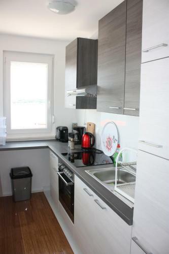 Sunny Deluxe Apartment