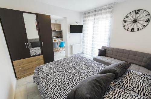 Holiday Home With Pool Mabelle