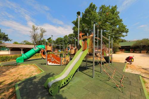 Pine Beach Pakostane Mobile Homes - All Inclusive Light