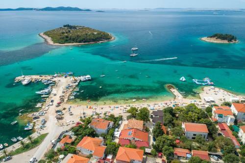 Mobile Home Rock Samphire 2