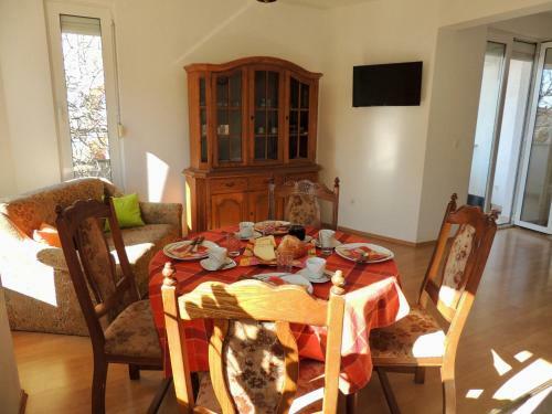 Magyar Apartmanh�z Pakostane