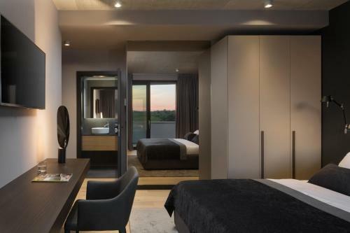 Modern Villa 55 With Pool And Spa