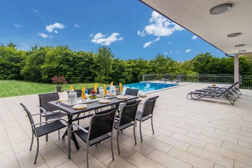 Villa Green Heaven With Private Pool
