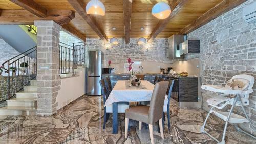 Hostal Beautiful Istrian Villa Patrick With A Pool