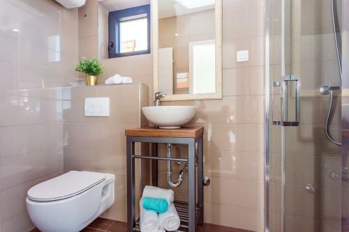 New! Villa Perla Blu With 4 Bedrooms, Heated Pool, Jacuzzi, 50m From Beach