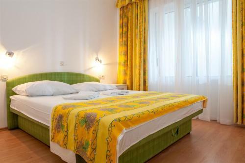 Apartments Leut