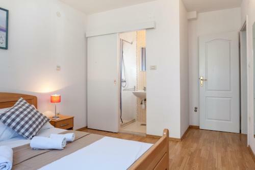 Apartments Leut
