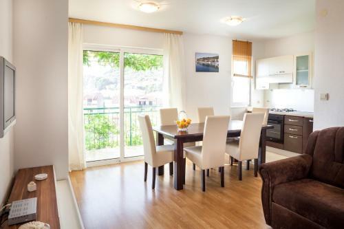 Apartments Leut