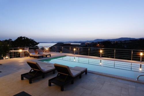 Podstrana Villa Sleeps 9 Pool Air Con Wifi