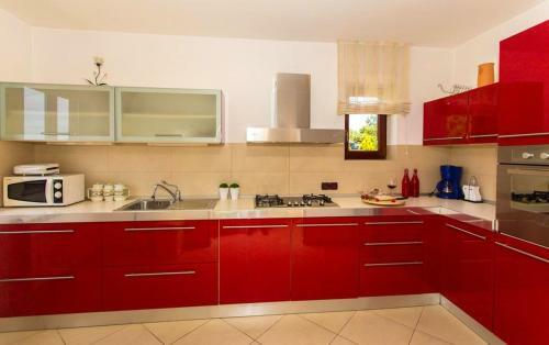 Villa With 6 Bedrooms In Pomer With Private Pool And Wifi