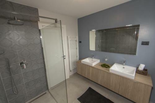 Spacious Villa With Private Pool And Jacuzzi In Porec