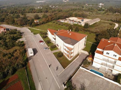 Apartman Marija Maj - Two Bedroom Apartment With A Spacious Terrace