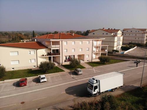 Apartman Marija Maj - Two Bedroom Apartment With A Spacious Terrace