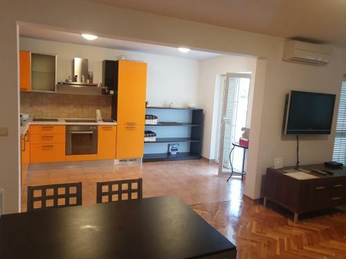 Apartman Marija Maj - Two Bedroom Apartment With A Spacious Terrace