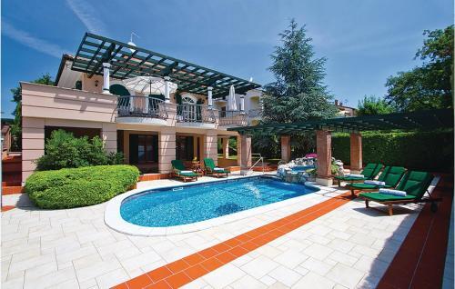 Seven-bedroom Holiday Home In Porec