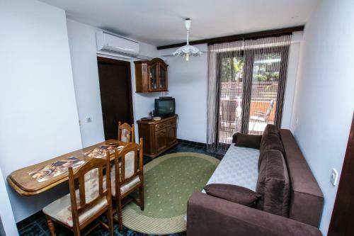 Rona Apartment Gradina - In The Green