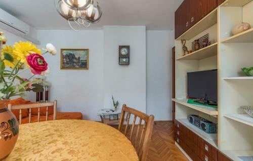 Apartment Ana Brulo Near The Beach