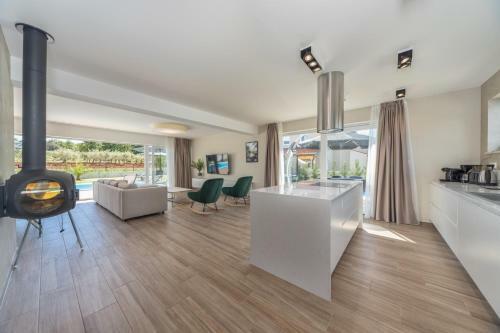 Villa Eni West