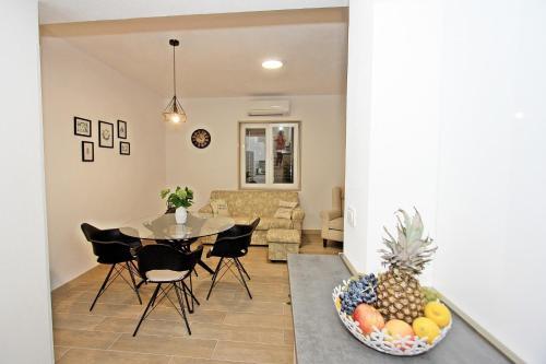 Apartment Mika-150m From The Sea
