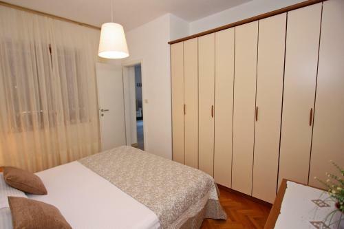 Apartment Mika-150m From The Sea
