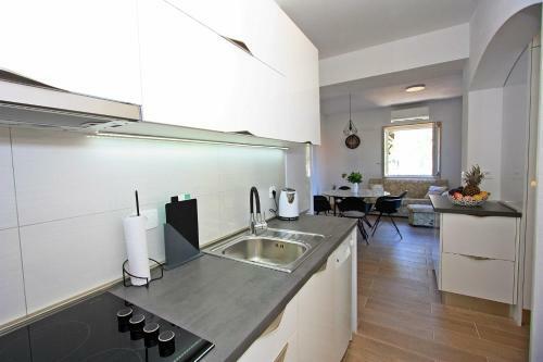 Apartment Mika-150m From The Sea