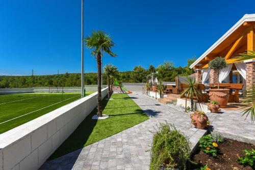 New Villa Mek