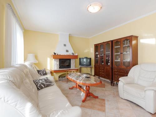 Serene Holiday Home In Pridraga With Private Garden