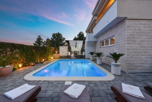 Villa With Pool Belissima