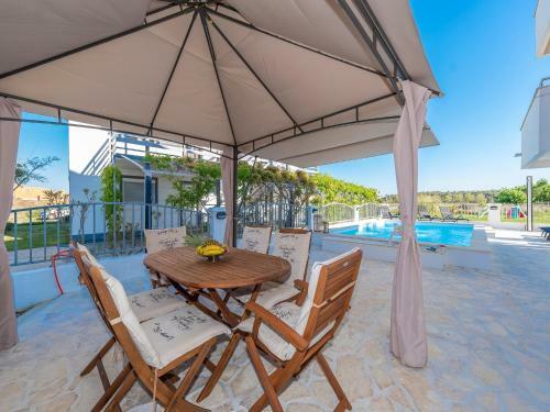 Villa Antonella With Pool