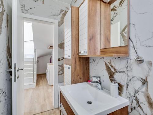 Luxurious Holiday Home In Privlaka With Jacuzzi