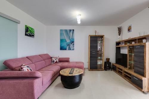 Beachfront Three Bedroom Villa With Hot Tub - Sgb3