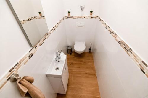 Crowonder Beachfront Reiterer Villa V2