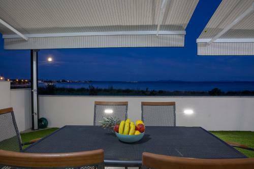 Crowonder Beachfront Garden Villa With Jacuzzi- B2