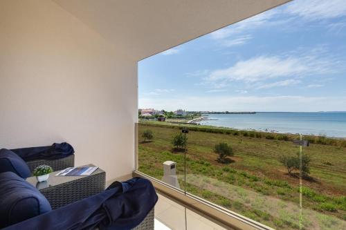 Crowonder Beachfront Garden Villa With Jacuzzi- B3