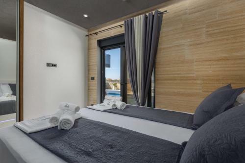 Luxury Beachfront 4 Bedroom Villa With Private Pool****