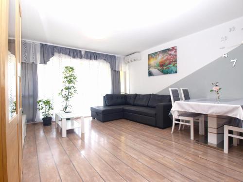 Apartment Branka 1592